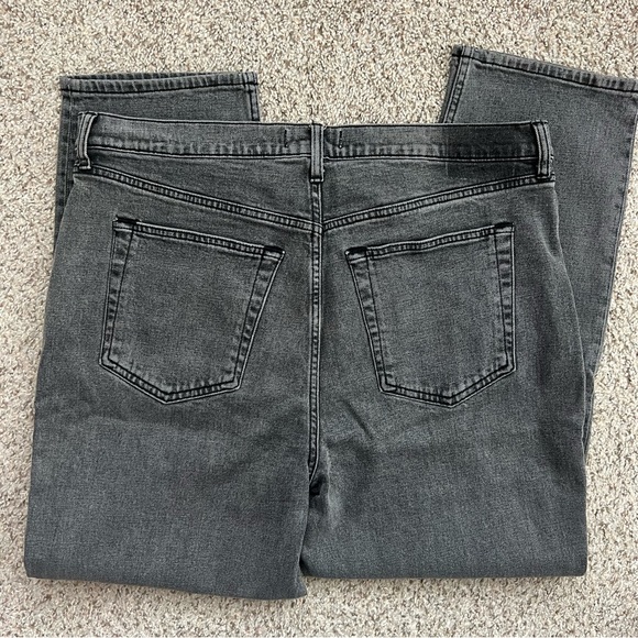 A&F Ultra High Rise Ankle Straight Jean - Picture 2 of 3